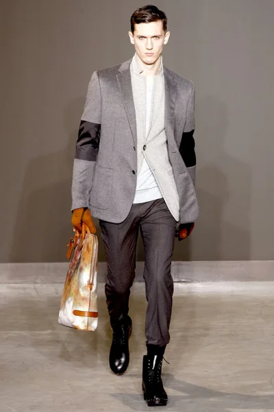 Look 48